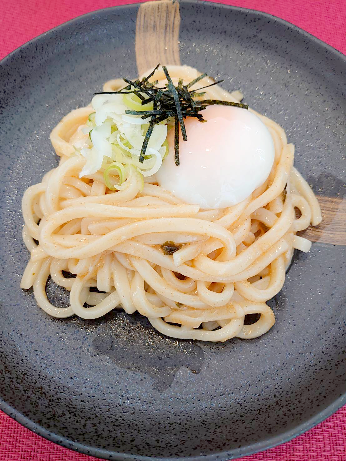 冷やしうどん（めんたいこ風味）｜北見市民会館内のレストラン「コーヒー＆お食事リブラぴあ〜の」