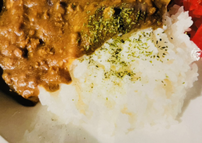 カレーライス｜サウナ アッセ・デ〜ル併設カフェ「リブラぴあ〜の ルアーナ」｜北見クラス ルアーナ